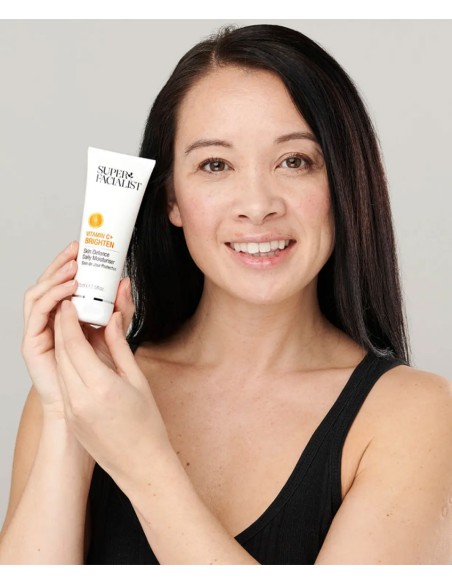 Super Facialist Vitamin C Brighten Skin Defence Daily Moisturiser Super Facialist Vitamin C Brighten Skin Defence Daily Moisturiser