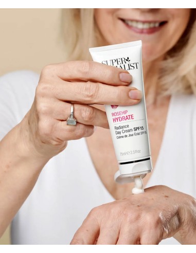 Super Facialist Rosehip Hydrate Radiance Day Cream SPF15