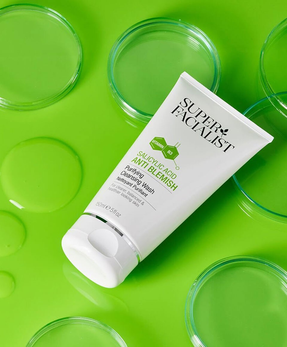 Super Facialist Salicylic Acid Anti Blemish Cleansing Wash