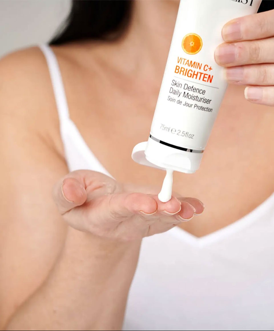Super Facialist Vitamin C Brighten Skin Defence Daily Moisturiser