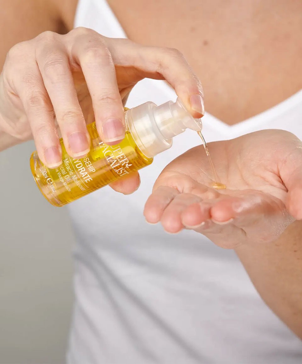 Super Facialist Rosehip Hydrate Miracle Makeover Facial Oil