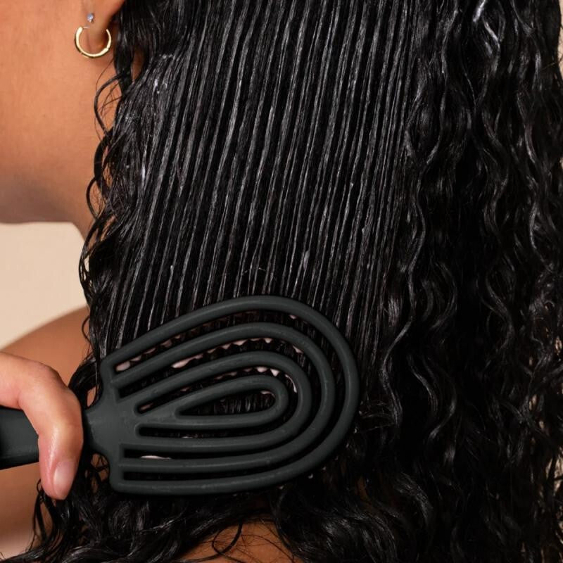 Kitsch  Wet And Dry Mini Detangling Flexi Brush
