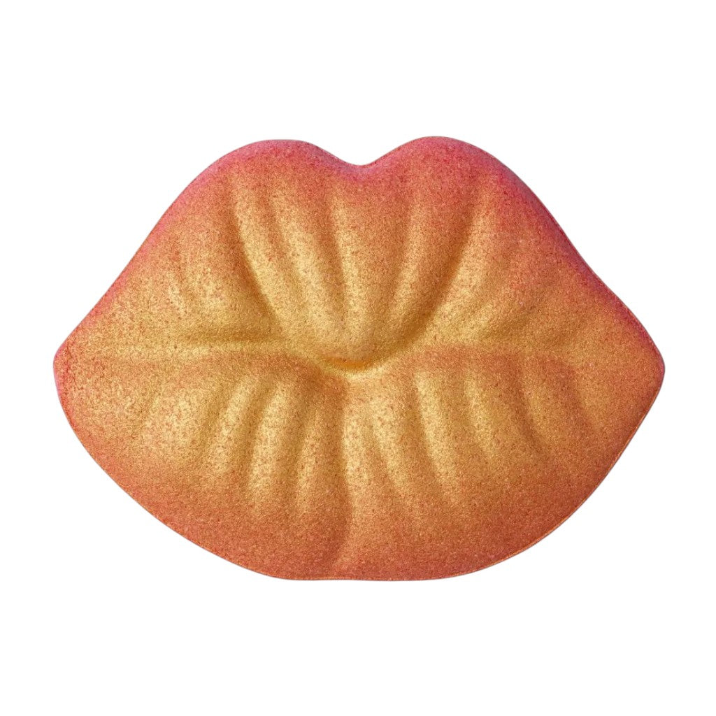 Revolution Heart  Hearts And Kisses Bath Bomb Duo